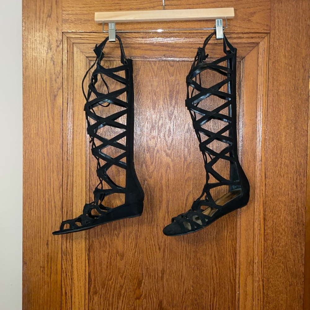 Carlos Santana Kleo tall, black gladiator sandals; sz 7.5; never worn